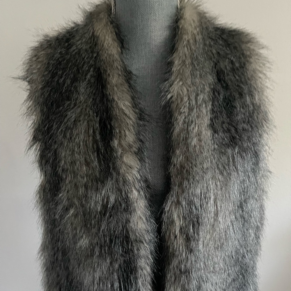 Express Faux Fur Vest. Size Small - Picture 6 of 15